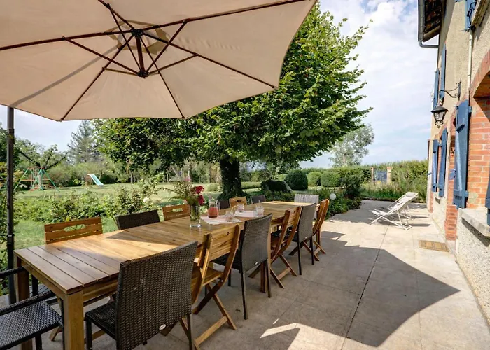 De Charme De 23 Couchages * Montchal