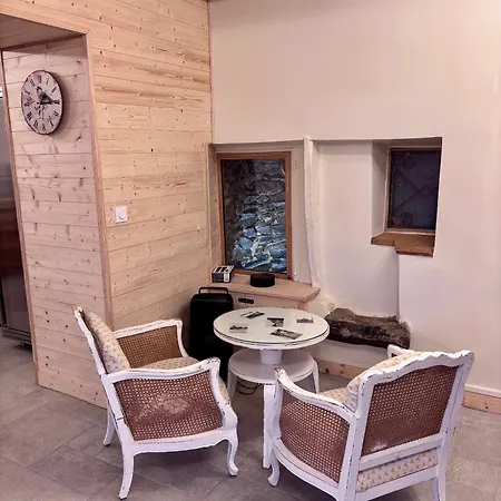 De Charme De 23 Couchages Montchal