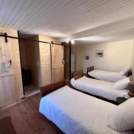De Charme De 23 Couchages Montchal